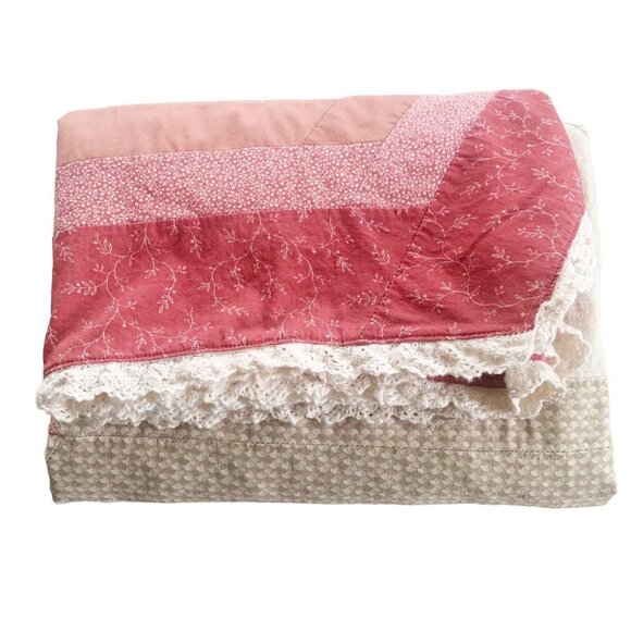 Quilted Blocked Embroidered Hearts Hexagon Twin/Full Bed Cover with Lace Trim - Picture 2 of 12